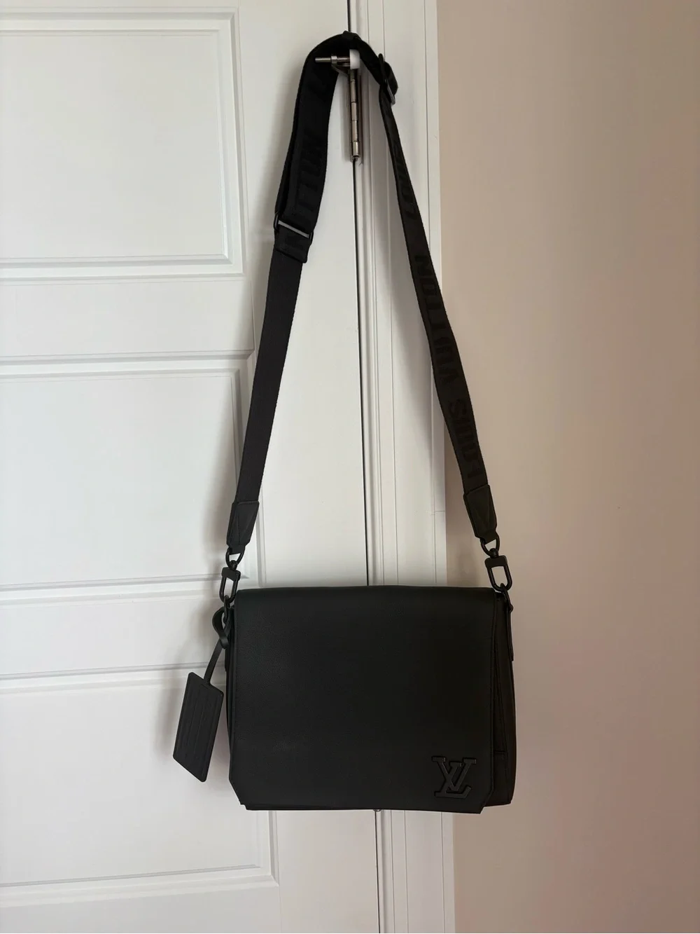 Men's Louis Vuitton Black Leather Christopher Messenger Bag